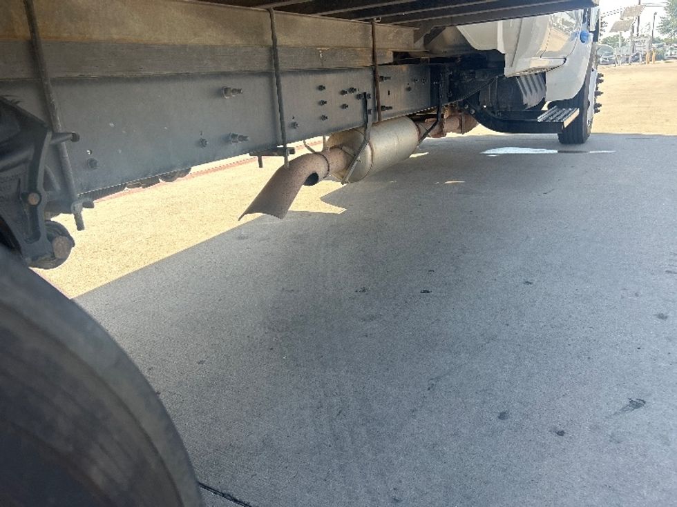 Medium Duty Box Truck-Light and Medium Duty Trucks-Chevrolet-2020-SILVERAD-Fort Worth-TX-106,419\n\t\tmiles-$ 36,000 - Image 14