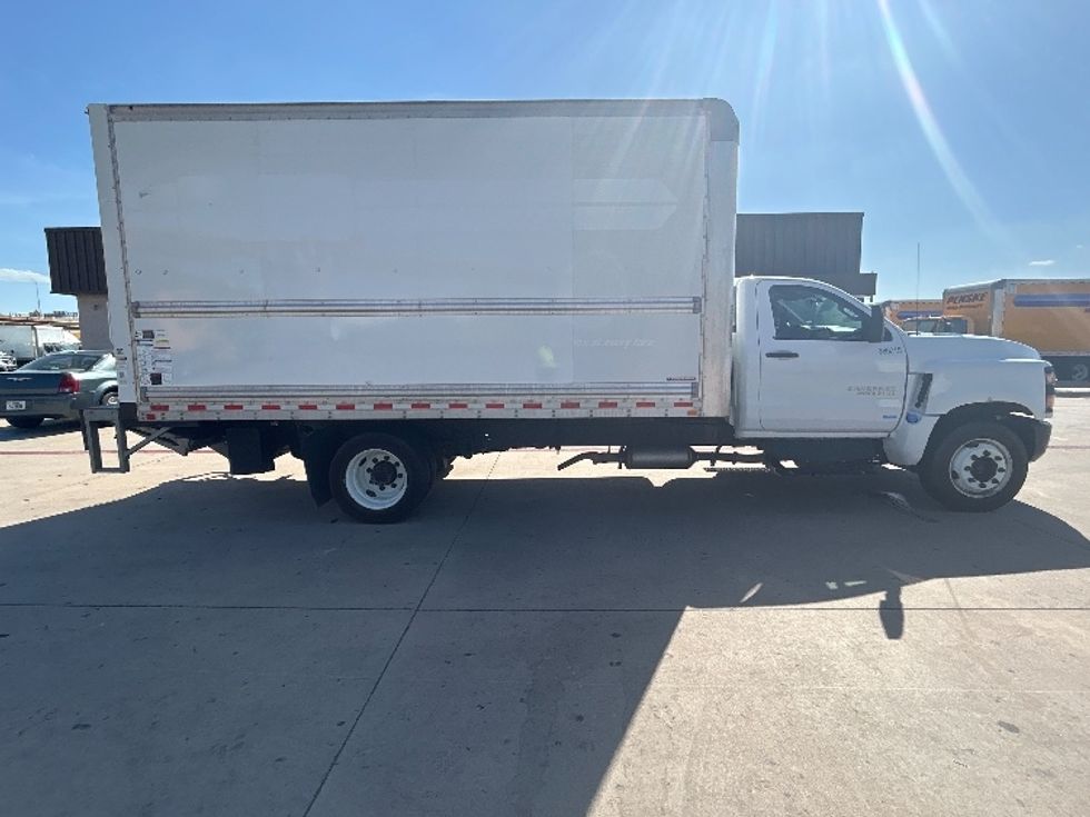 Medium Duty Box Truck-Light and Medium Duty Trucks-Chevrolet-2020-SILVERAD-Fort Worth-TX-106,419\n\t\tmiles-$ 36,000 - Image 15