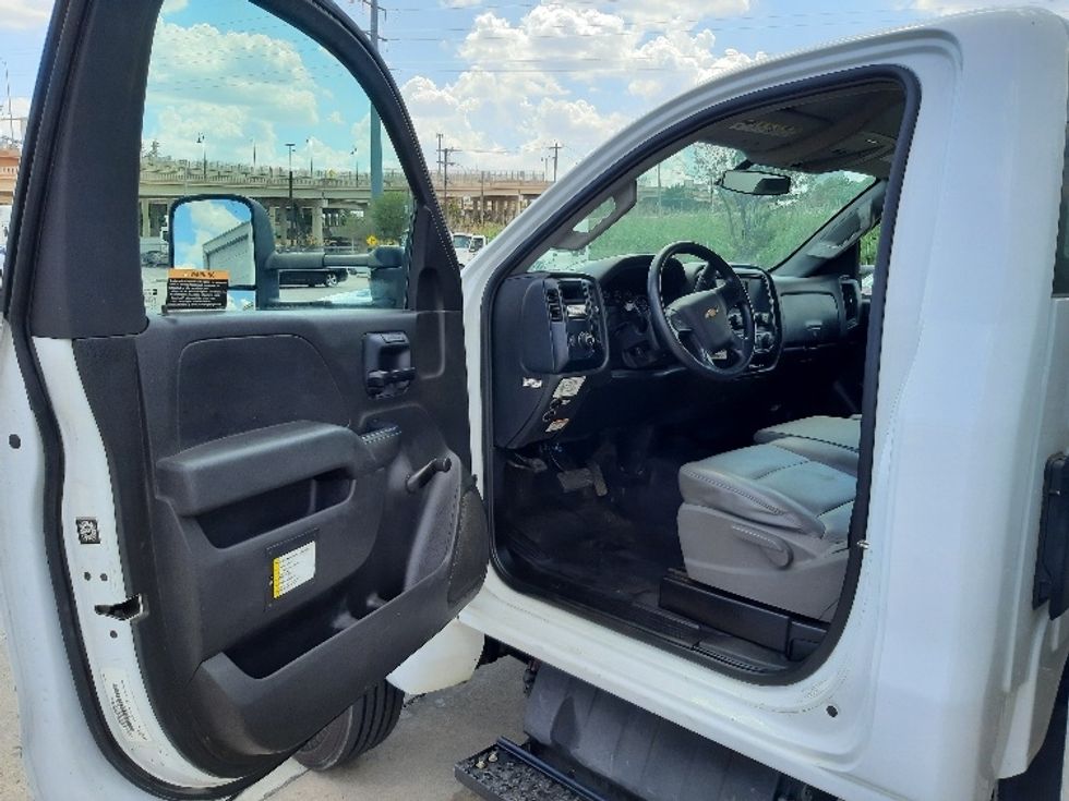 Medium Duty Box Truck-Light and Medium Duty Trucks-Chevrolet-2020-SILVERAD-Fort Worth-TX-106,419\n\t\tmiles-$ 36,000 - Image 16