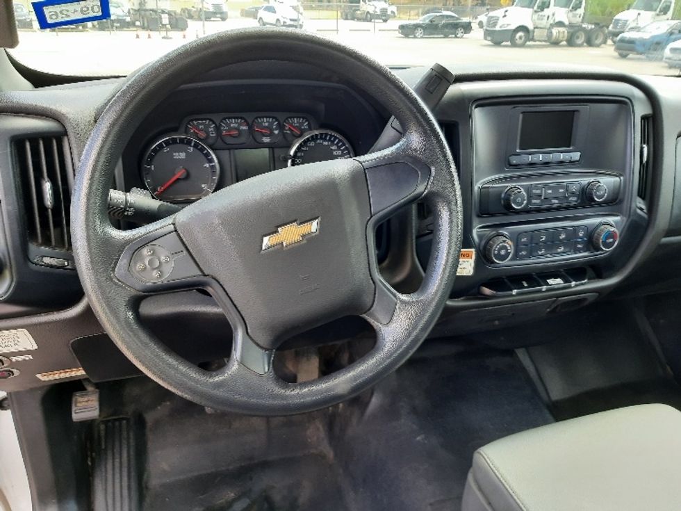 Medium Duty Box Truck-Light and Medium Duty Trucks-Chevrolet-2020-SILVERAD-Fort Worth-TX-106,419\n\t\tmiles-$ 36,000 - Image 18