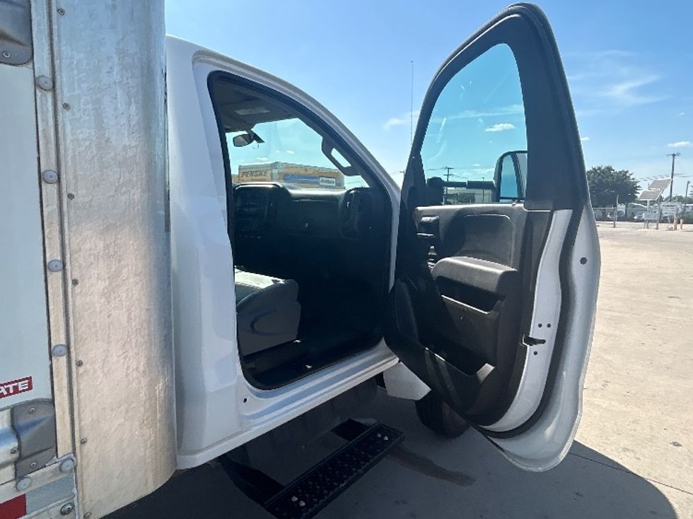 Medium Duty Box Truck-Light and Medium Duty Trucks-Chevrolet-2020-SILVERAD-Fort Worth-TX-106,419\n\t\tmiles-$ 36,000 - Image 20