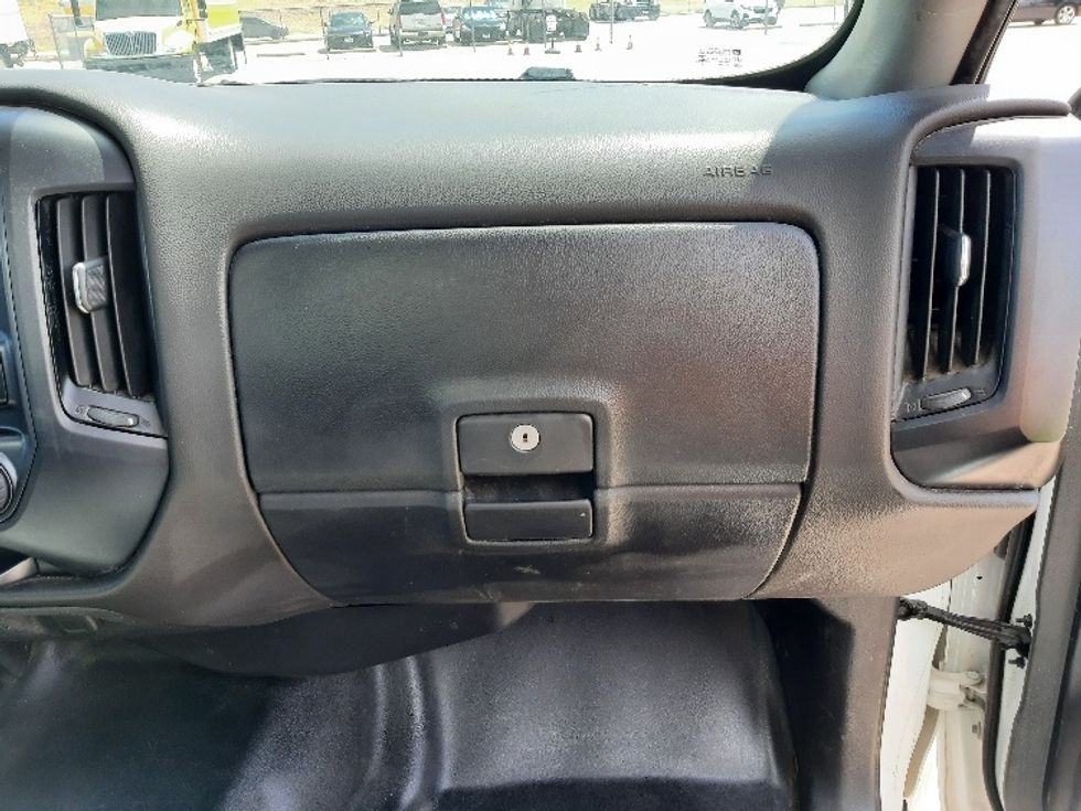 Medium Duty Box Truck-Light and Medium Duty Trucks-Chevrolet-2020-SILVERAD-Fort Worth-TX-106,419\n\t\tmiles-$ 36,000 - Image 21