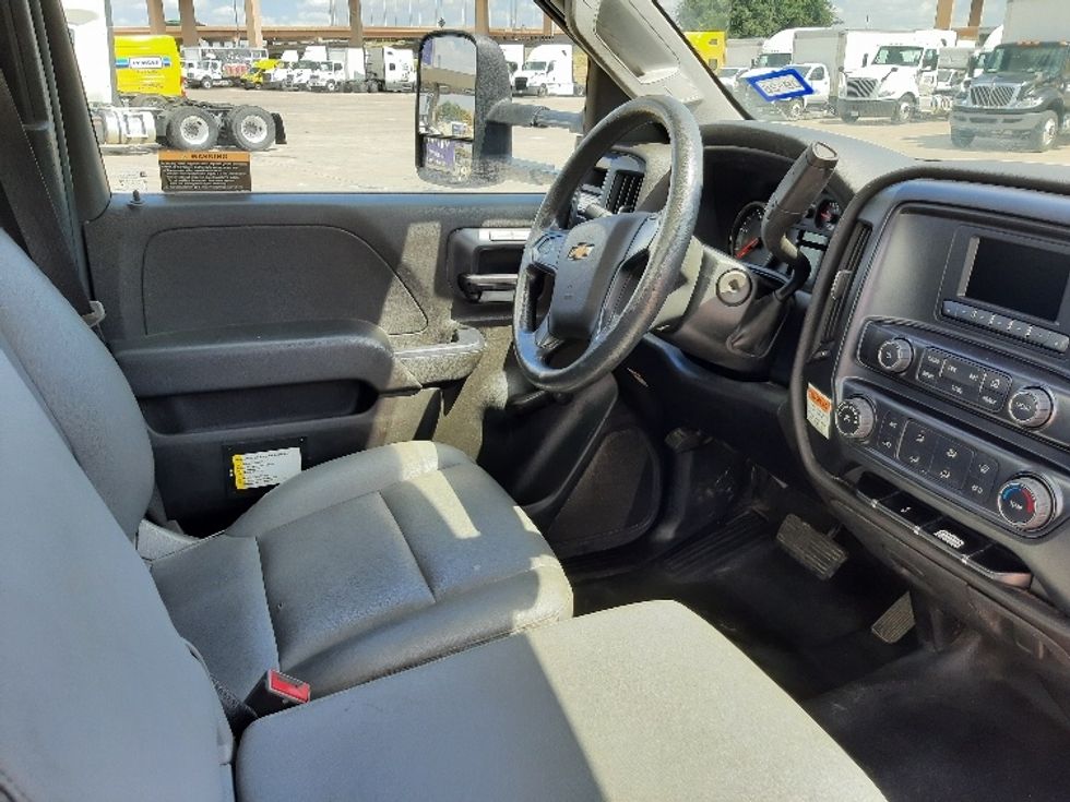 Medium Duty Box Truck-Light and Medium Duty Trucks-Chevrolet-2020-SILVERAD-Fort Worth-TX-106,419\n\t\tmiles-$ 36,000 - Image 22
