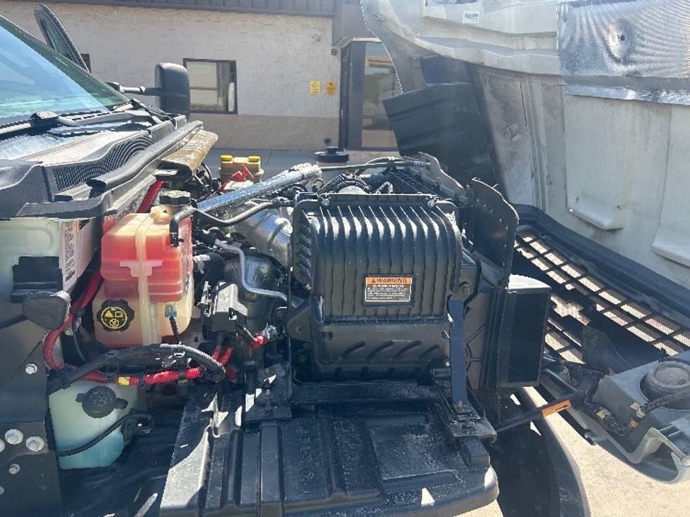 Medium Duty Box Truck-Light and Medium Duty Trucks-Chevrolet-2020-SILVERAD-Fort Worth-TX-106,419\n\t\tmiles-$ 36,000 - Image 23