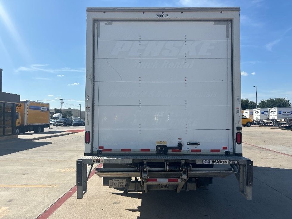 Medium Duty Box Truck-Light and Medium Duty Trucks-Chevrolet-2020-SILVERAD-Fort Worth-TX-106,419\n\t\tmiles-$ 36,000 - Image 7