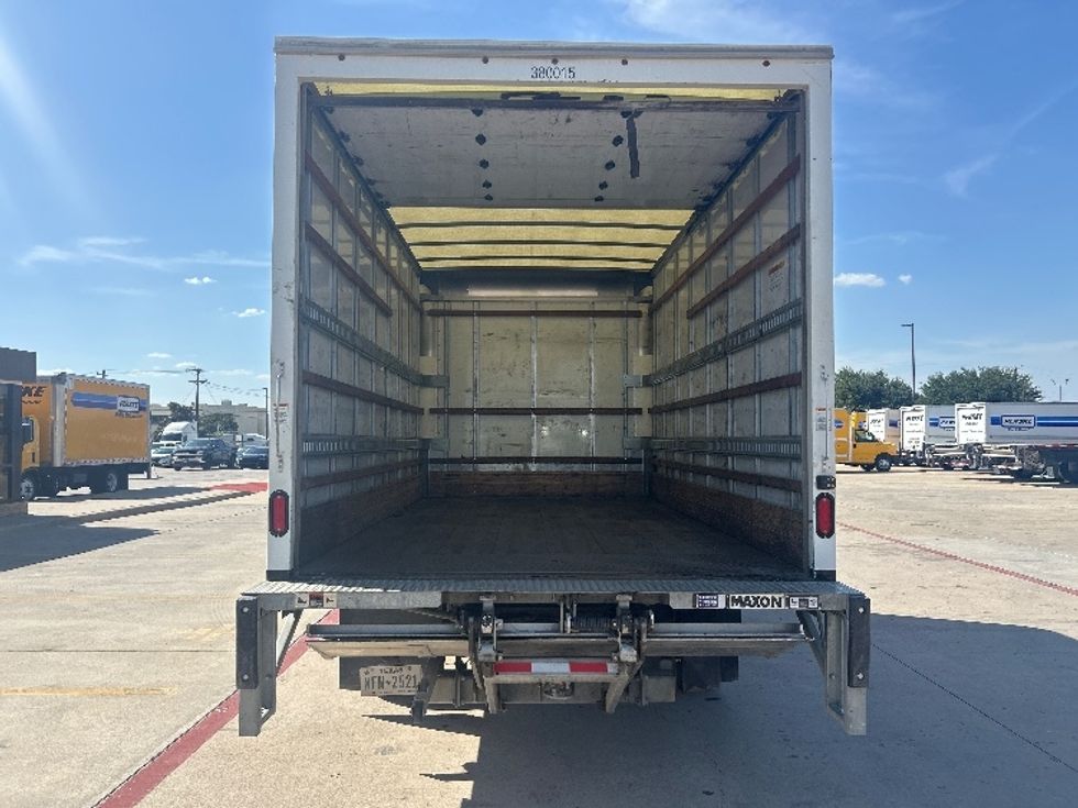 Medium Duty Box Truck-Light and Medium Duty Trucks-Chevrolet-2020-SILVERAD-Fort Worth-TX-106,419\n\t\tmiles-$ 36,000 - Image 8