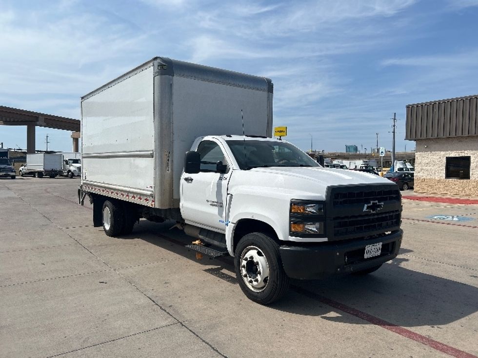 Medium Duty Box Truck-Light and Medium Duty Trucks-Chevrolet-2020-SILVERAD-Fort Worth-TX-107,796\n\t\tmiles-$ 35,750 - Image 1