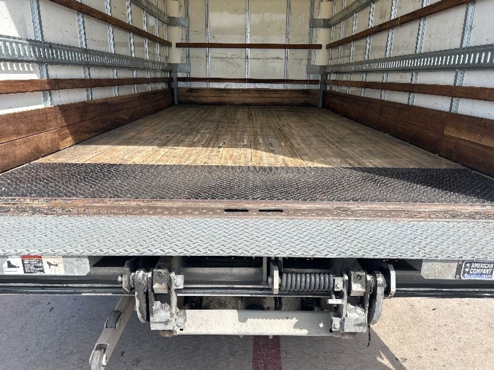 Medium Duty Box Truck-Light and Medium Duty Trucks-Chevrolet-2020-SILVERAD-Fort Worth-TX-107,796\n\t\tmiles-$ 35,750 - Image 10