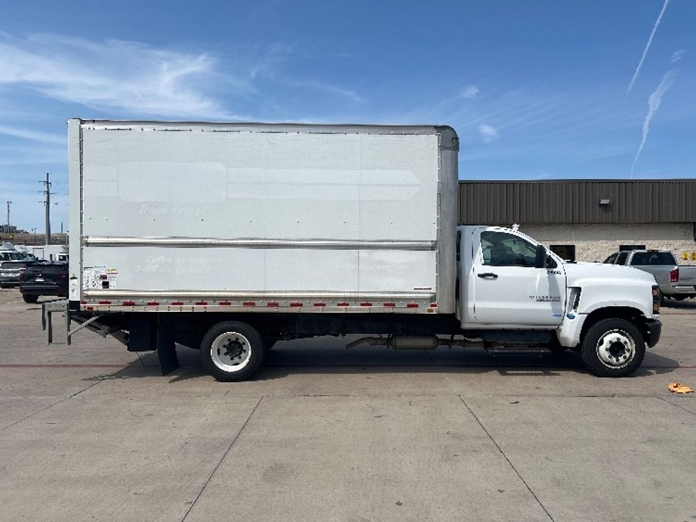 Medium Duty Box Truck-Light and Medium Duty Trucks-Chevrolet-2020-SILVERAD-Fort Worth-TX-107,796\n\t\tmiles-$ 35,750 - Image 15
