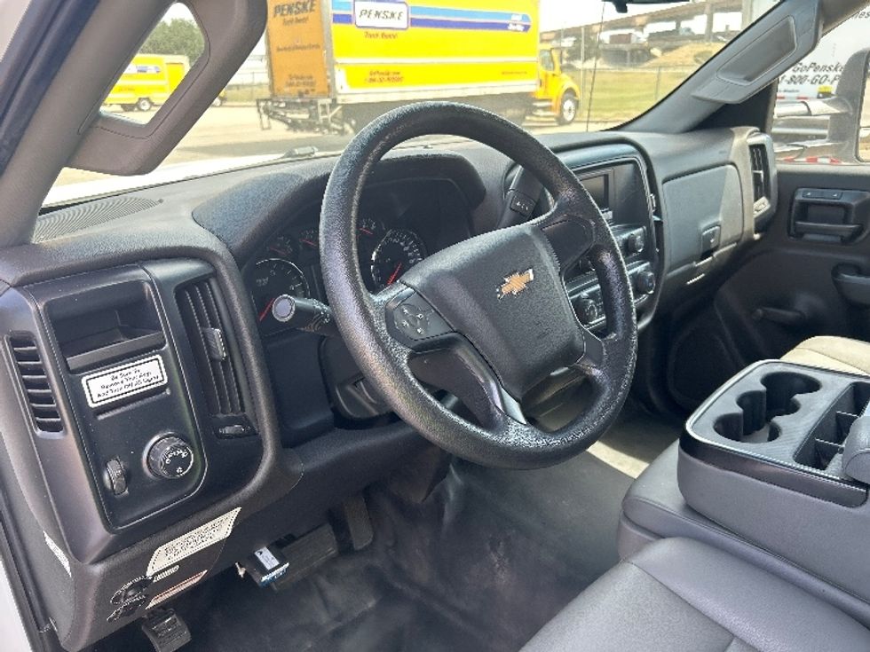 Medium Duty Box Truck-Light and Medium Duty Trucks-Chevrolet-2020-SILVERAD-Fort Worth-TX-107,796\n\t\tmiles-$ 35,750 - Image 17