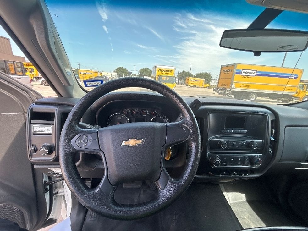 Medium Duty Box Truck-Light and Medium Duty Trucks-Chevrolet-2020-SILVERAD-Fort Worth-TX-107,796\n\t\tmiles-$ 35,750 - Image 18