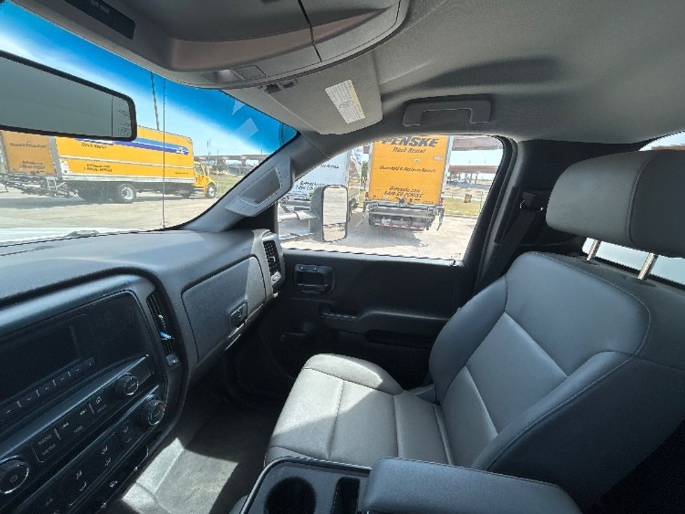 Medium Duty Box Truck-Light and Medium Duty Trucks-Chevrolet-2020-SILVERAD-Fort Worth-TX-107,796\n\t\tmiles-$ 35,750 - Image 19