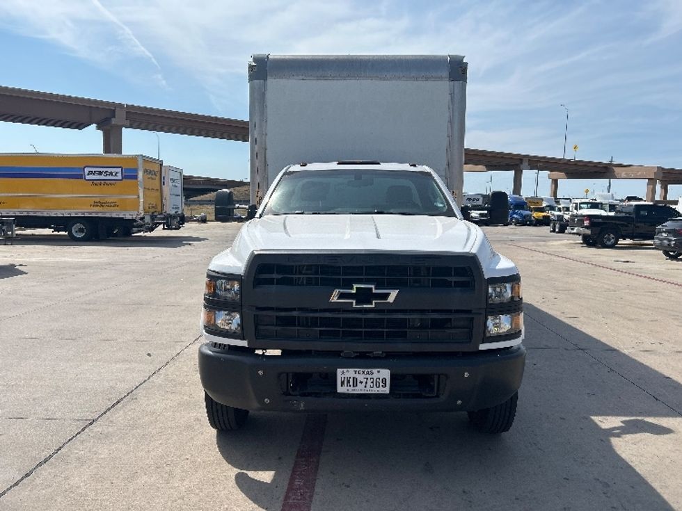 Medium Duty Box Truck-Light and Medium Duty Trucks-Chevrolet-2020-SILVERAD-Fort Worth-TX-107,796\n\t\tmiles-$ 35,750 - Image 2
