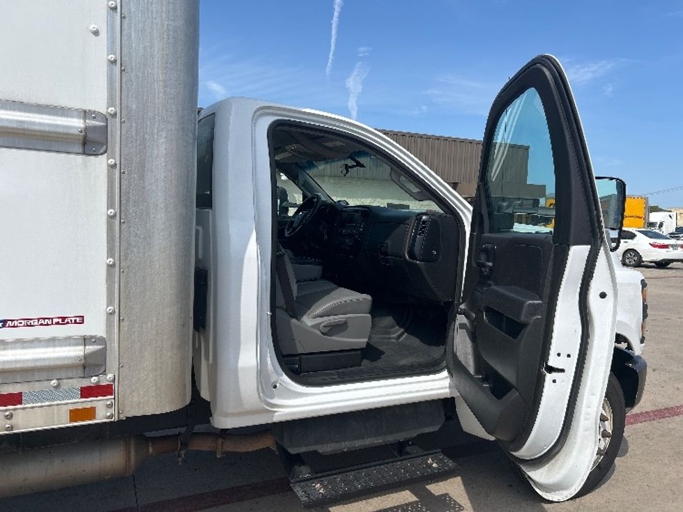 Medium Duty Box Truck-Light and Medium Duty Trucks-Chevrolet-2020-SILVERAD-Fort Worth-TX-107,796\n\t\tmiles-$ 35,750 - Image 20