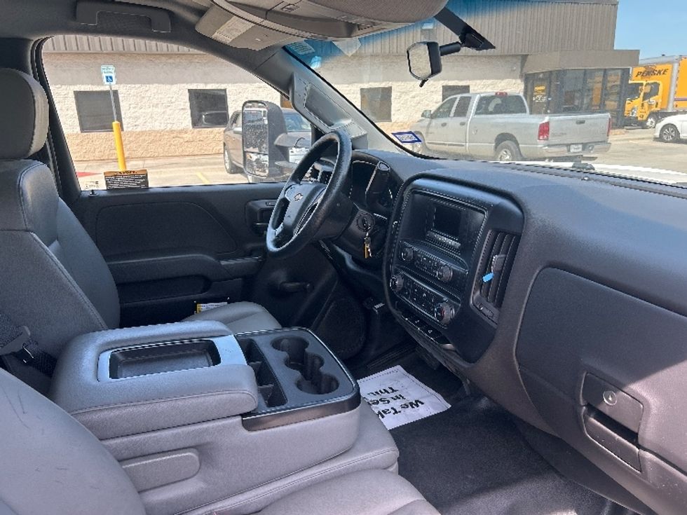 Medium Duty Box Truck-Light and Medium Duty Trucks-Chevrolet-2020-SILVERAD-Fort Worth-TX-107,796\n\t\tmiles-$ 35,750 - Image 22