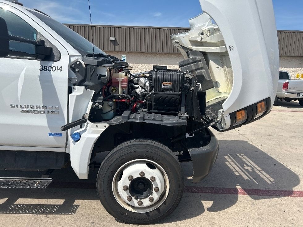 Medium Duty Box Truck-Light and Medium Duty Trucks-Chevrolet-2020-SILVERAD-Fort Worth-TX-107,796\n\t\tmiles-$ 35,750 - Image 23