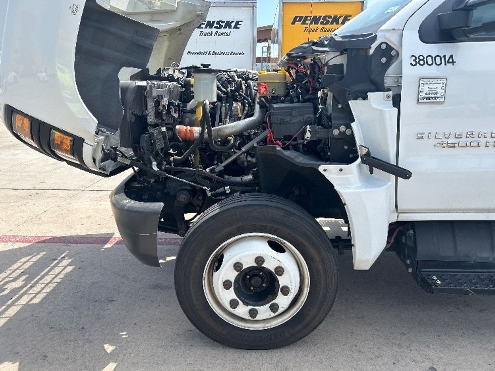 Medium Duty Box Truck-Light and Medium Duty Trucks-Chevrolet-2020-SILVERAD-Fort Worth-TX-107,796\n\t\tmiles-$ 35,750 - Image 24