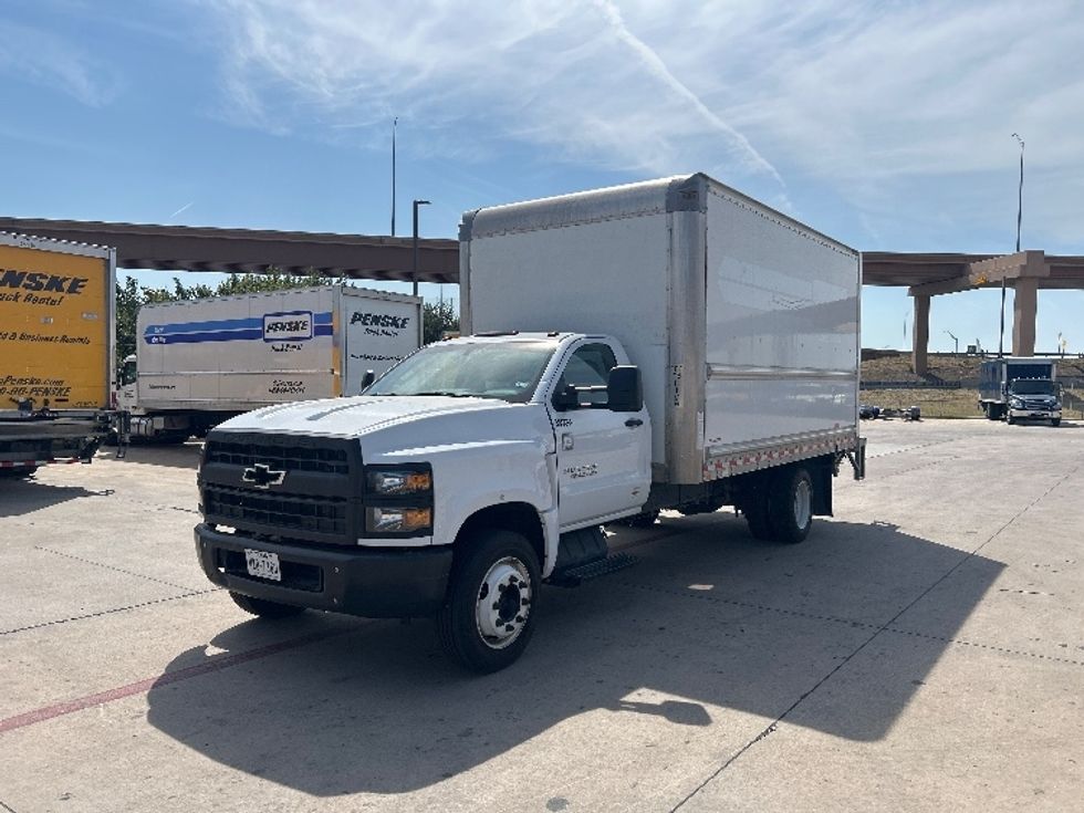 Medium Duty Box Truck-Light and Medium Duty Trucks-Chevrolet-2020-SILVERAD-Fort Worth-TX-107,796\n\t\tmiles-$ 35,750 - Image 3