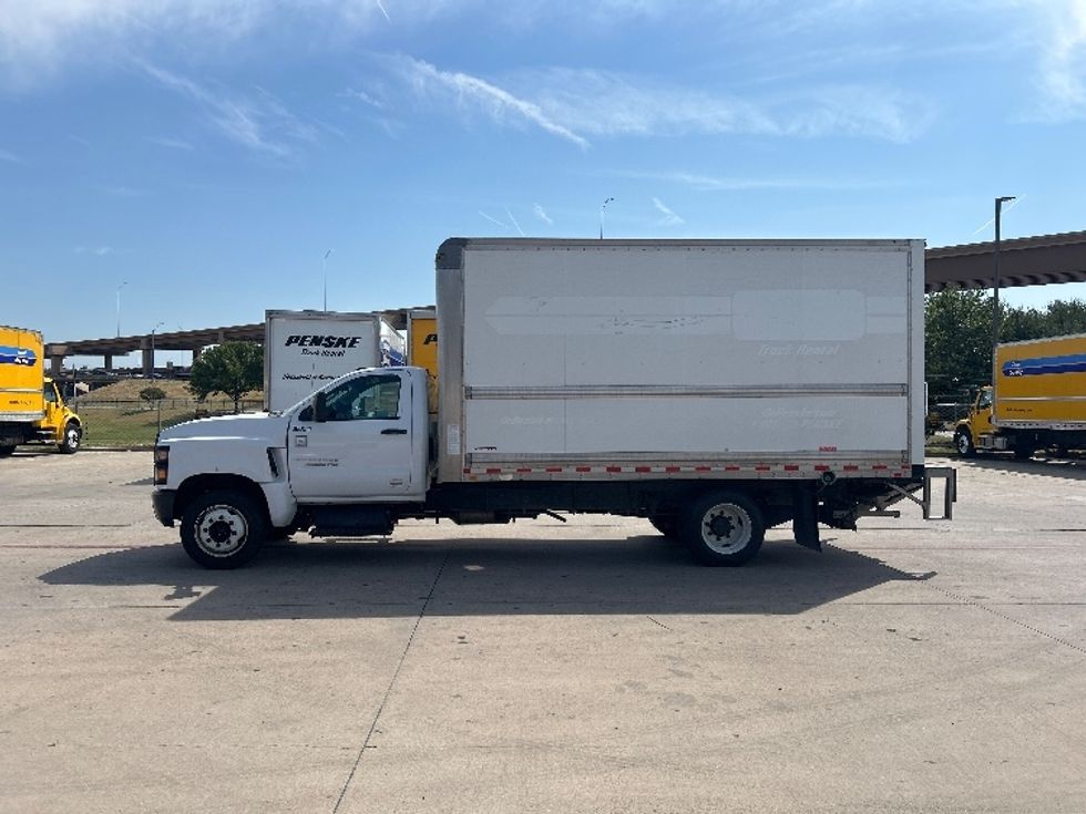 Medium Duty Box Truck-Light and Medium Duty Trucks-Chevrolet-2020-SILVERAD-Fort Worth-TX-107,796\n\t\tmiles-$ 35,750 - Image 4