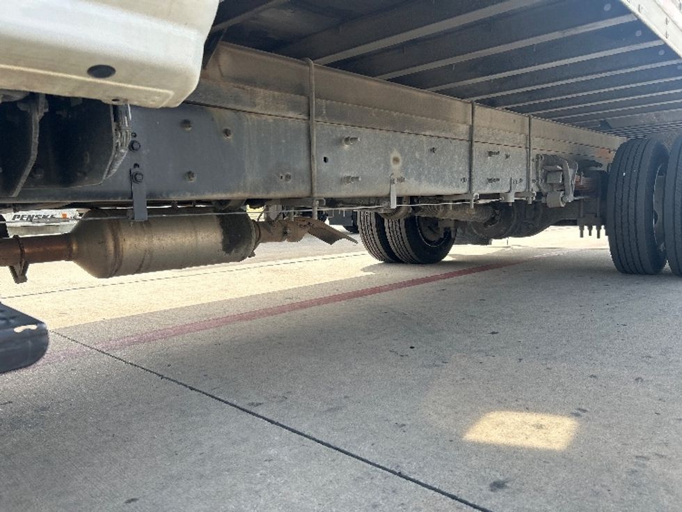 Medium Duty Box Truck-Light and Medium Duty Trucks-Chevrolet-2020-SILVERAD-Fort Worth-TX-107,796\n\t\tmiles-$ 35,750 - Image 5