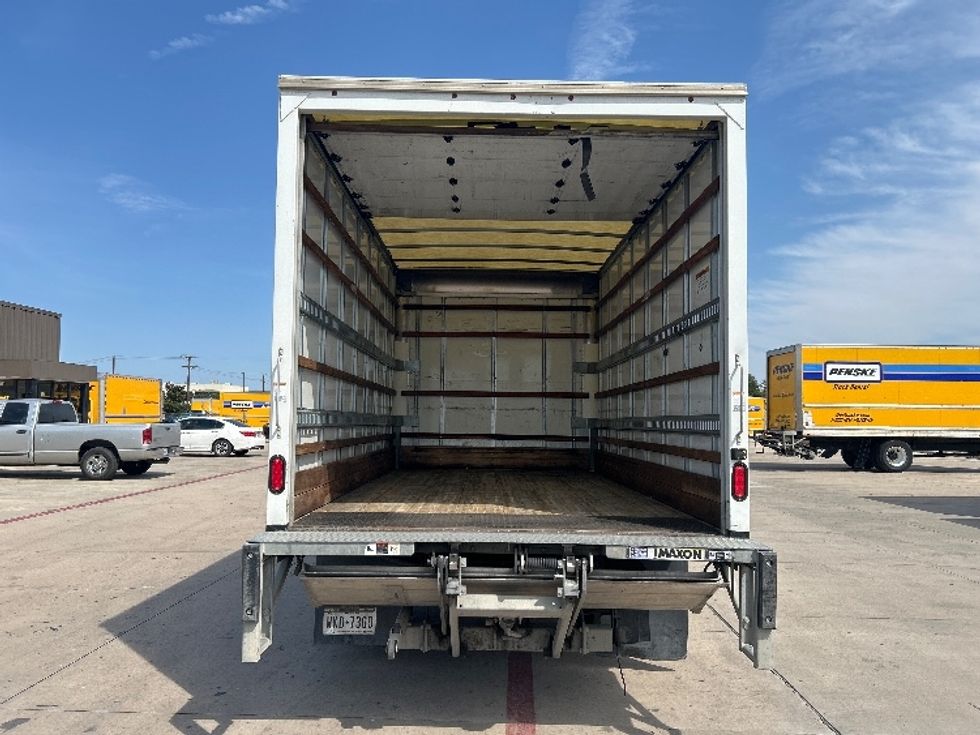 Medium Duty Box Truck-Light and Medium Duty Trucks-Chevrolet-2020-SILVERAD-Fort Worth-TX-107,796\n\t\tmiles-$ 35,750 - Image 8