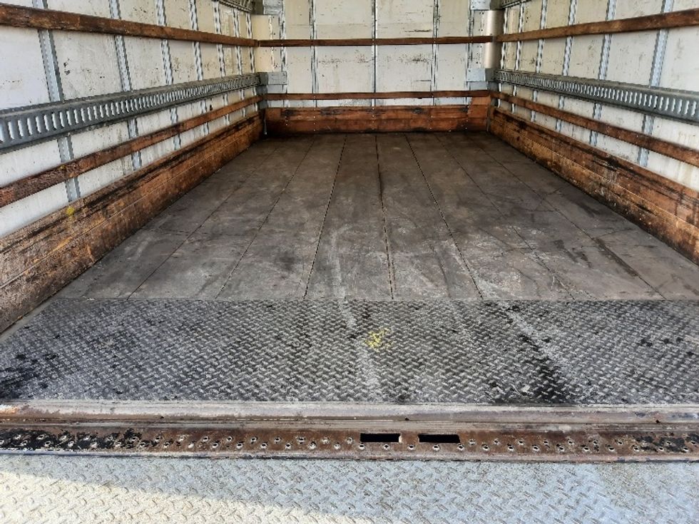 Medium Duty Box Truck-Light and Medium Duty Trucks-Chevrolet-2020-SILVERAD-Fort Worth-TX-109,034\n\t\tmiles-$ 35,750 - Image 10
