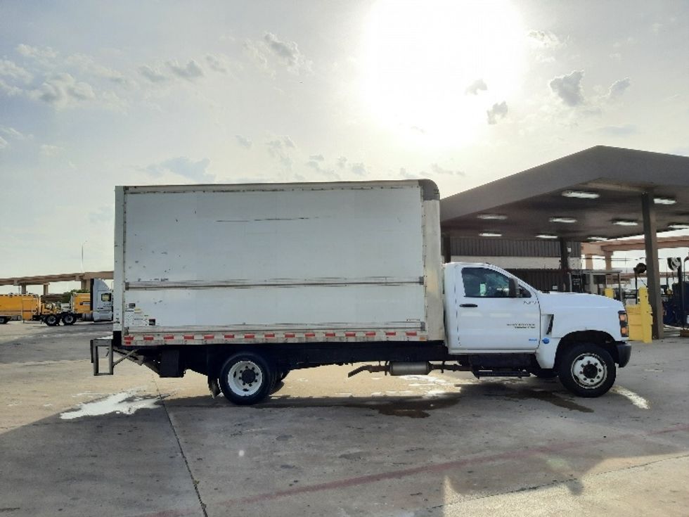 Medium Duty Box Truck-Light and Medium Duty Trucks-Chevrolet-2020-SILVERAD-Fort Worth-TX-109,034\n\t\tmiles-$ 35,750 - Image 15