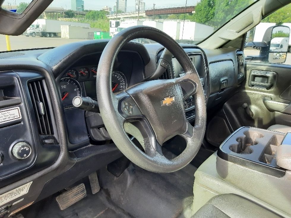 Medium Duty Box Truck-Light and Medium Duty Trucks-Chevrolet-2020-SILVERAD-Fort Worth-TX-109,034\n\t\tmiles-$ 35,750 - Image 17