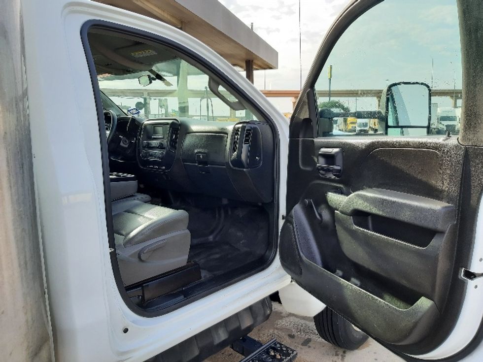 Medium Duty Box Truck-Light and Medium Duty Trucks-Chevrolet-2020-SILVERAD-Fort Worth-TX-109,034\n\t\tmiles-$ 35,750 - Image 20