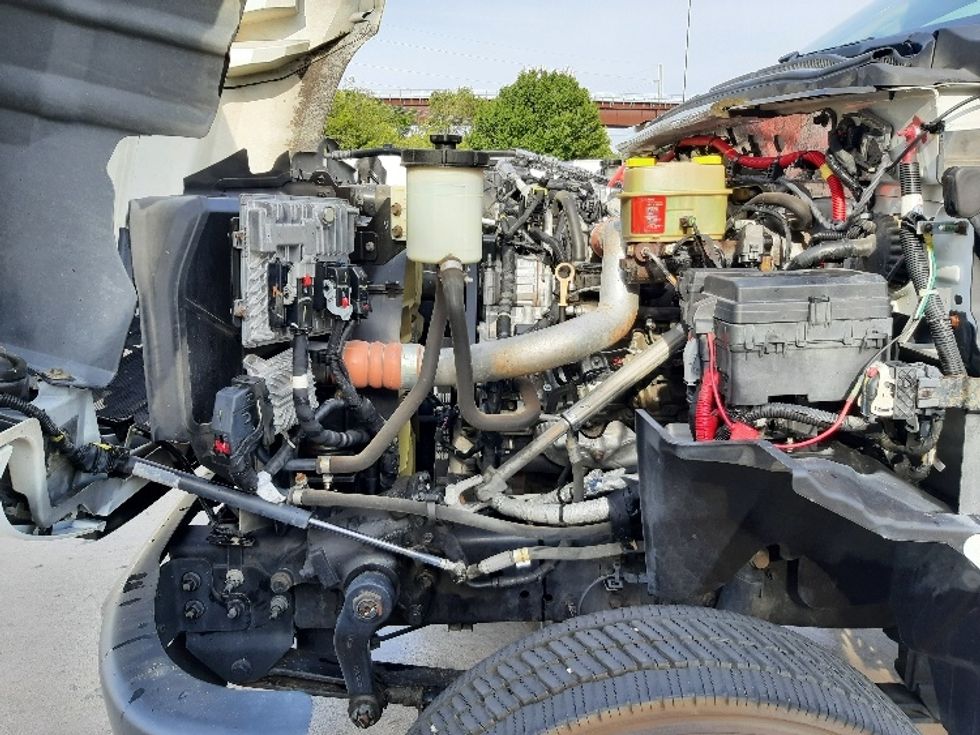 Medium Duty Box Truck-Light and Medium Duty Trucks-Chevrolet-2020-SILVERAD-Fort Worth-TX-109,034\n\t\tmiles-$ 35,750 - Image 24