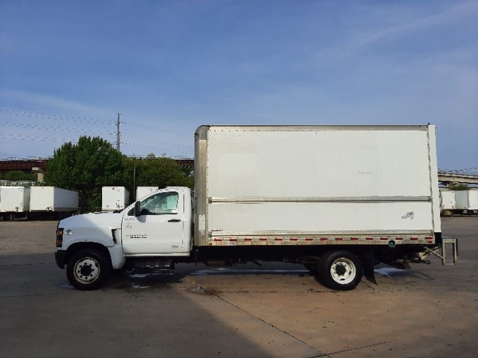 Medium Duty Box Truck-Light and Medium Duty Trucks-Chevrolet-2020-SILVERAD-Fort Worth-TX-109,034\n\t\tmiles-$ 35,750 - Image 4