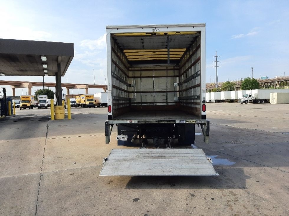 Medium Duty Box Truck-Light and Medium Duty Trucks-Chevrolet-2020-SILVERAD-Fort Worth-TX-109,034\n\t\tmiles-$ 35,750 - Image 9
