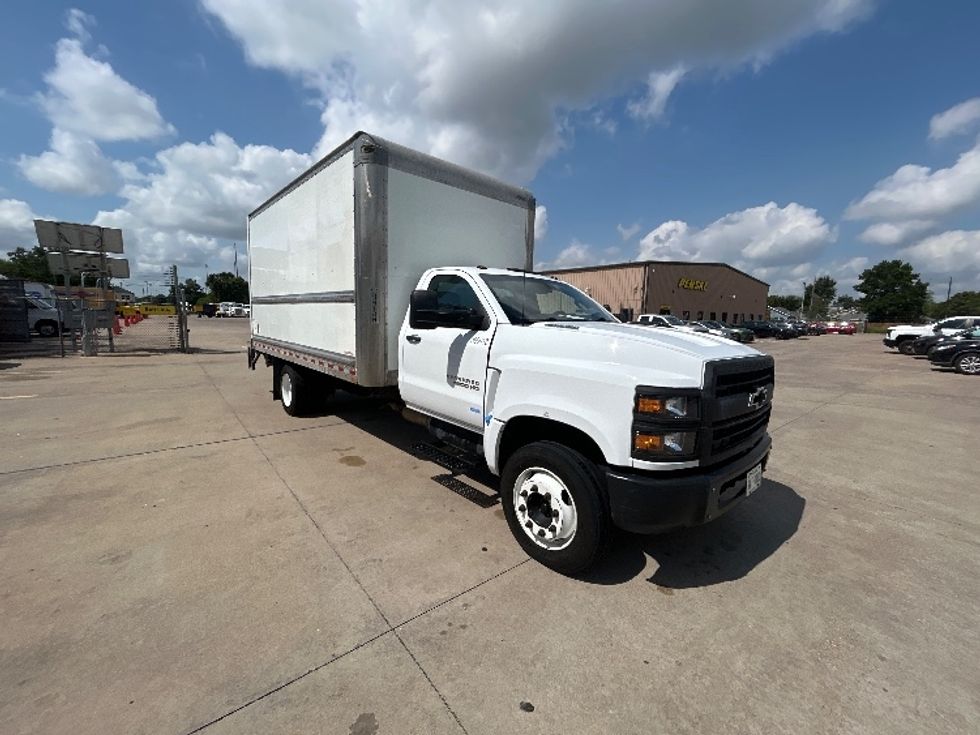 Medium Duty Box Truck-Light and Medium Duty Trucks-Chevrolet-2020-SILVERAD-San Antonio-TX-87,490\n\t\tmiles-$ 38,000 - Image 1