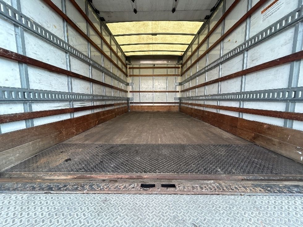 Medium Duty Box Truck-Light and Medium Duty Trucks-Chevrolet-2020-SILVERAD-San Antonio-TX-87,490\n\t\tmiles-$ 38,000 - Image 10