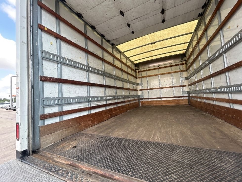 Medium Duty Box Truck-Light and Medium Duty Trucks-Chevrolet-2020-SILVERAD-San Antonio-TX-87,490\n\t\tmiles-$ 38,000 - Image 11