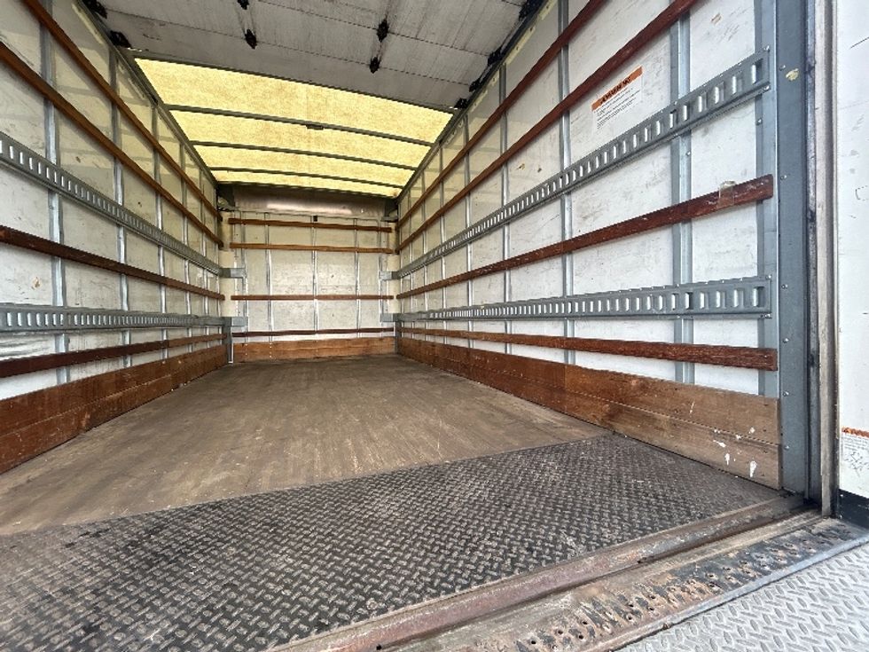 Medium Duty Box Truck-Light and Medium Duty Trucks-Chevrolet-2020-SILVERAD-San Antonio-TX-87,490\n\t\tmiles-$ 38,000 - Image 12