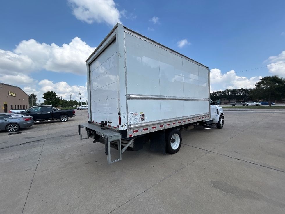 Medium Duty Box Truck-Light and Medium Duty Trucks-Chevrolet-2020-SILVERAD-San Antonio-TX-87,490\n\t\tmiles-$ 38,000 - Image 13