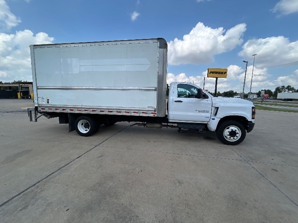 Medium Duty Box Truck-Light and Medium Duty Trucks-Chevrolet-2020-SILVERAD-San Antonio-TX-87,490\n\t\tmiles-$ 38,000 - Image 15