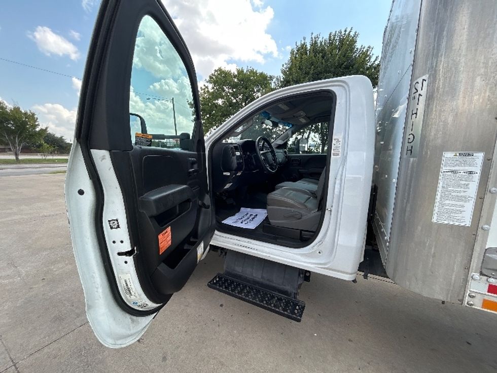 Medium Duty Box Truck-Light and Medium Duty Trucks-Chevrolet-2020-SILVERAD-San Antonio-TX-87,490\n\t\tmiles-$ 38,000 - Image 16