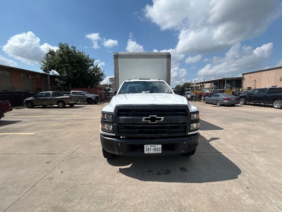 Medium Duty Box Truck-Light and Medium Duty Trucks-Chevrolet-2020-SILVERAD-San Antonio-TX-87,490\n\t\tmiles-$ 38,000 - Image 2