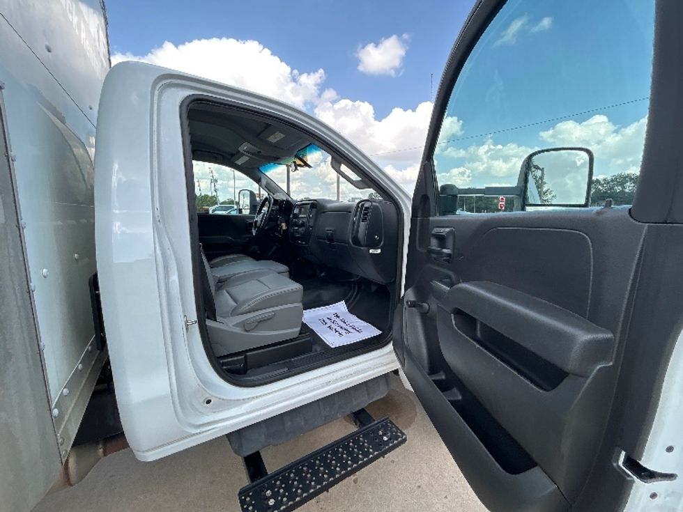 Medium Duty Box Truck-Light and Medium Duty Trucks-Chevrolet-2020-SILVERAD-San Antonio-TX-87,490\n\t\tmiles-$ 38,000 - Image 20
