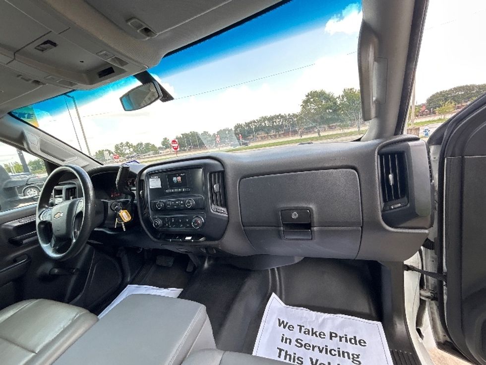 Medium Duty Box Truck-Light and Medium Duty Trucks-Chevrolet-2020-SILVERAD-San Antonio-TX-87,490\n\t\tmiles-$ 38,000 - Image 21