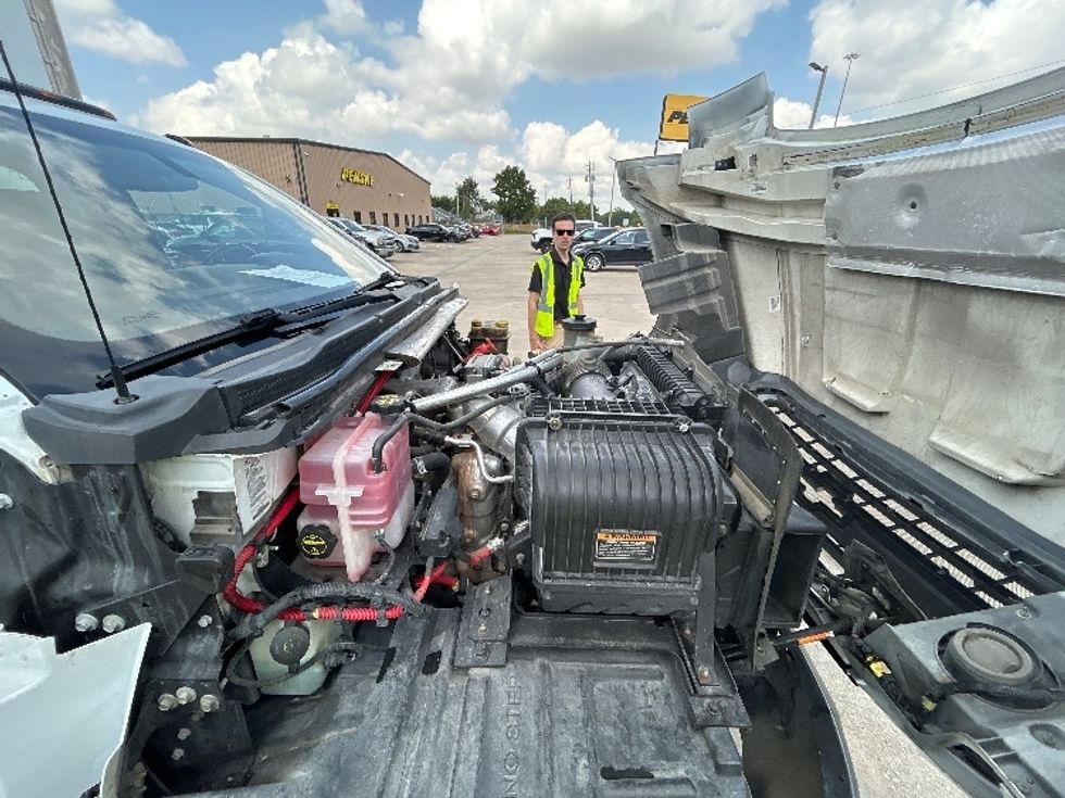 Medium Duty Box Truck-Light and Medium Duty Trucks-Chevrolet-2020-SILVERAD-San Antonio-TX-87,490\n\t\tmiles-$ 38,000 - Image 23