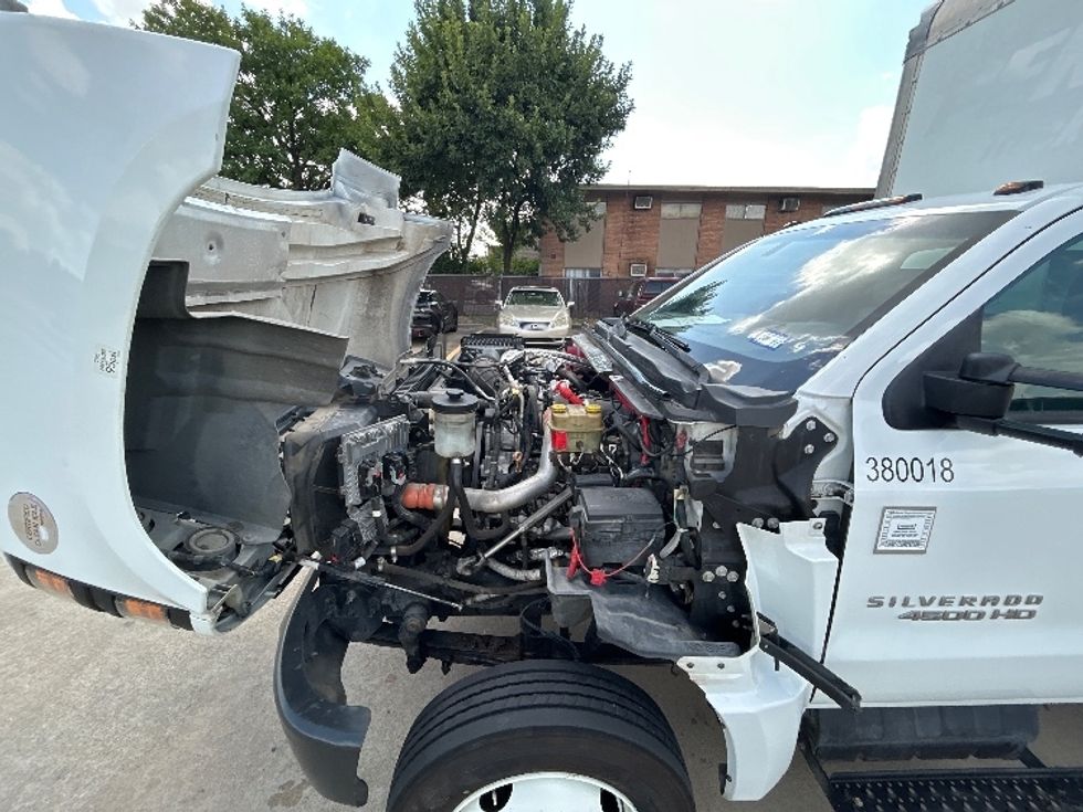 Medium Duty Box Truck-Light and Medium Duty Trucks-Chevrolet-2020-SILVERAD-San Antonio-TX-87,490\n\t\tmiles-$ 38,000 - Image 24