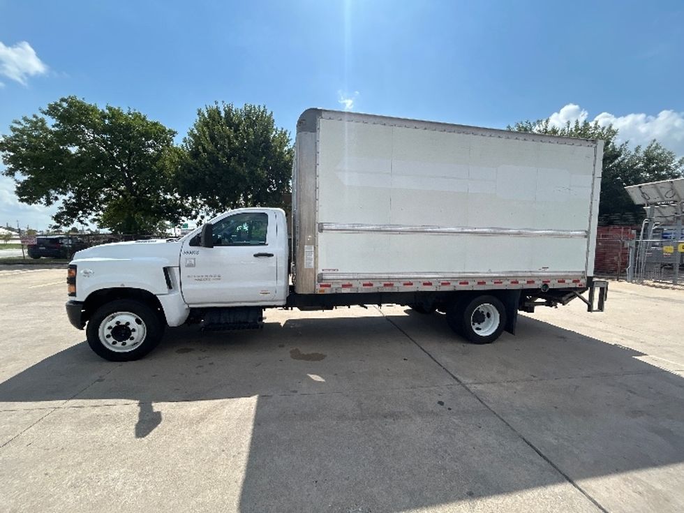Medium Duty Box Truck-Light and Medium Duty Trucks-Chevrolet-2020-SILVERAD-San Antonio-TX-87,490\n\t\tmiles-$ 38,000 - Image 4