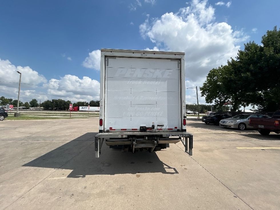 Medium Duty Box Truck-Light and Medium Duty Trucks-Chevrolet-2020-SILVERAD-San Antonio-TX-87,490\n\t\tmiles-$ 38,000 - Image 7