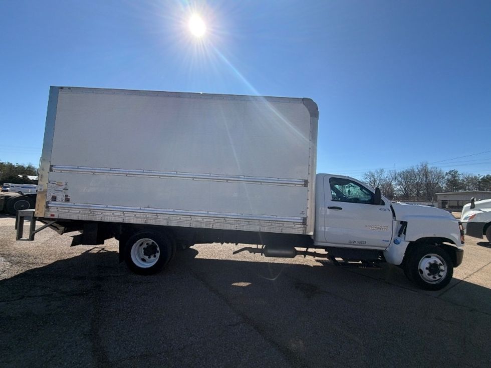 Medium Duty Box Truck-Light and Medium Duty Trucks-Chevrolet-2021-SILVERAD-Belden-MS-75,267\n\t\tmiles-$ 40,750 - Image 15