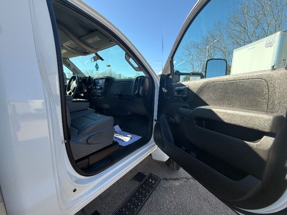 Medium Duty Box Truck-Light and Medium Duty Trucks-Chevrolet-2021-SILVERAD-Belden-MS-75,267\n\t\tmiles-$ 40,750 - Image 20