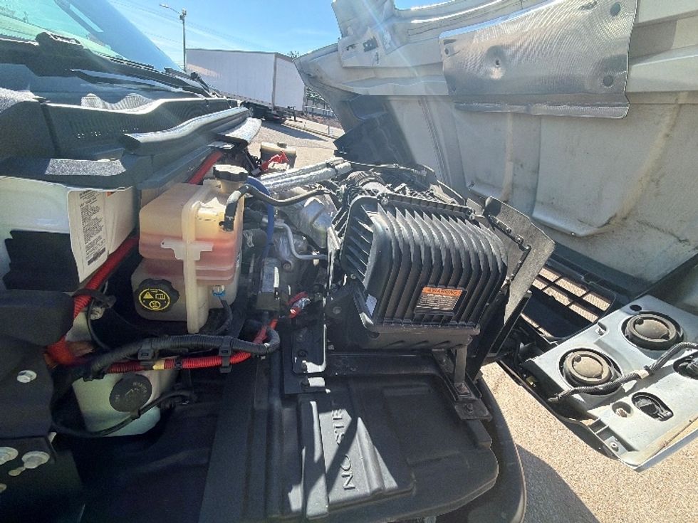 Medium Duty Box Truck-Light and Medium Duty Trucks-Chevrolet-2021-SILVERAD-Belden-MS-75,267\n\t\tmiles-$ 40,750 - Image 23