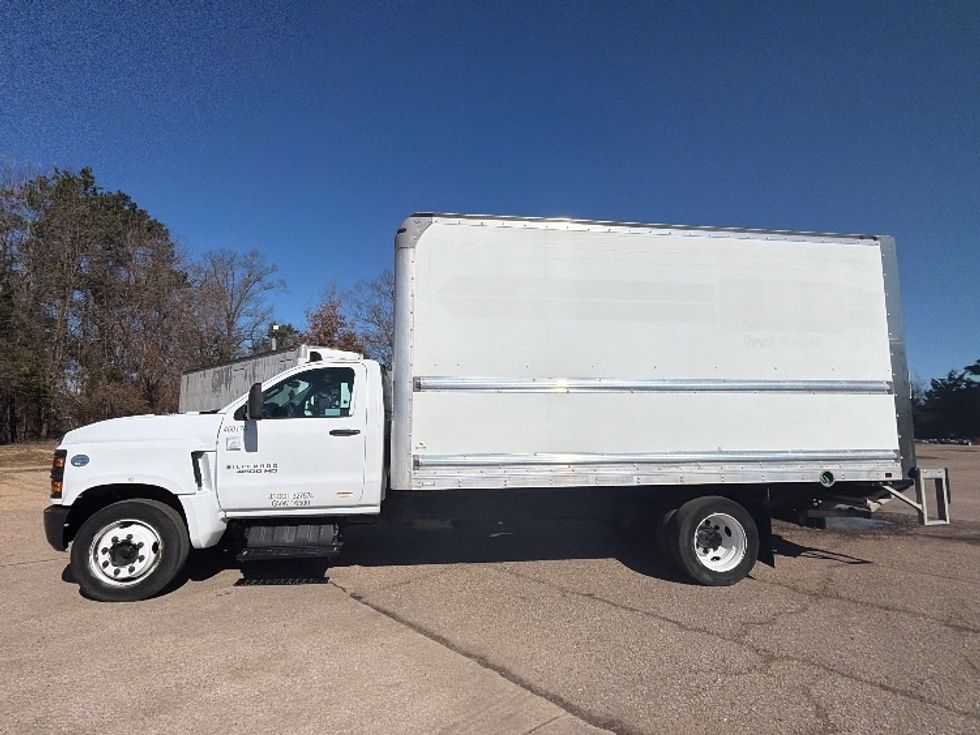 Medium Duty Box Truck-Light and Medium Duty Trucks-Chevrolet-2021-SILVERAD-Belden-MS-75,267\n\t\tmiles-$ 40,750 - Image 4